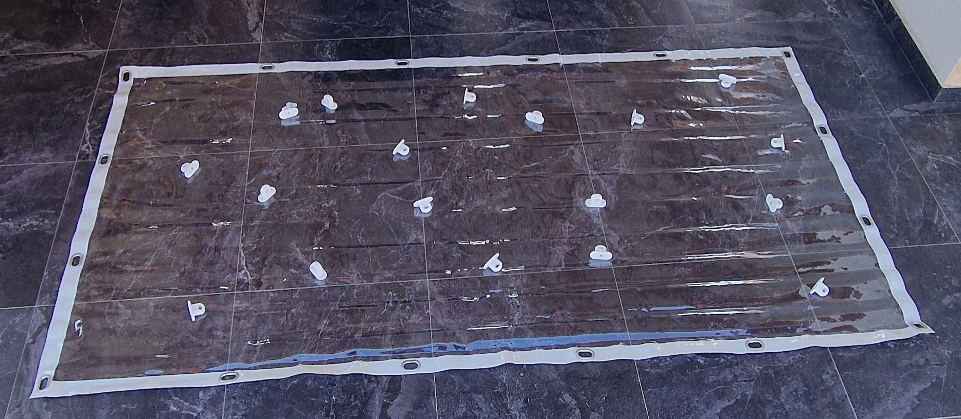 Folie Transparentă cu Capse și Bride